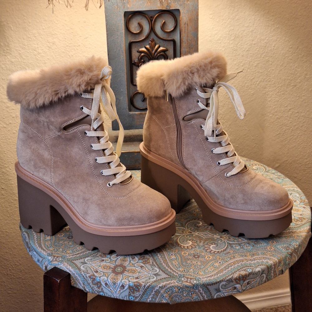 Beige Lace-Up Ankle Boots with Fur Trim. NWOB Size 10 Wide - Picture 3 of 15